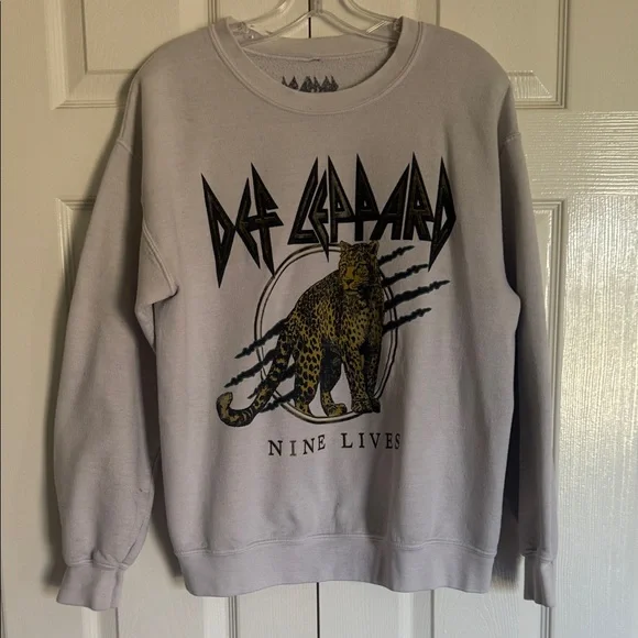 Def Leppard Gray Crewneck Sweater - Picture 1 of 4